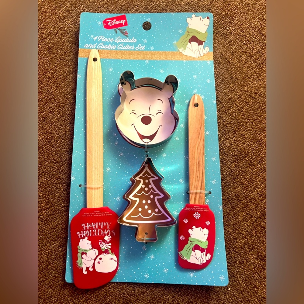 Disney Winnie the Pooh set of 4 baking set NWT